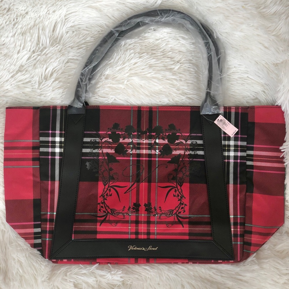 🆕New with tags VICTORIA’S SECRET PLAID TOTE ROOMY
